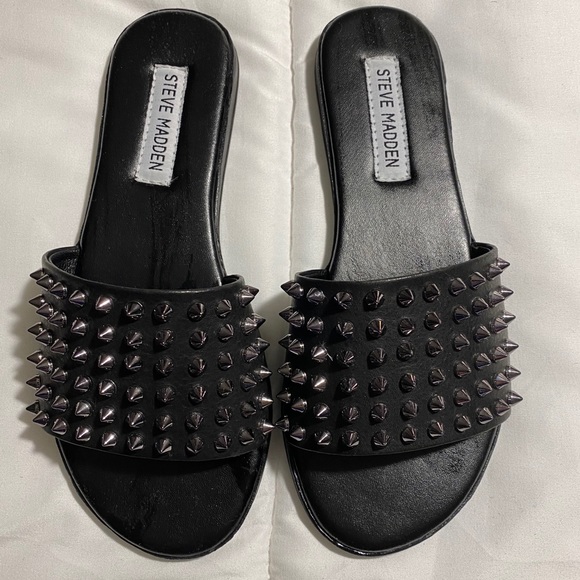 steve madden spiked flat sandal